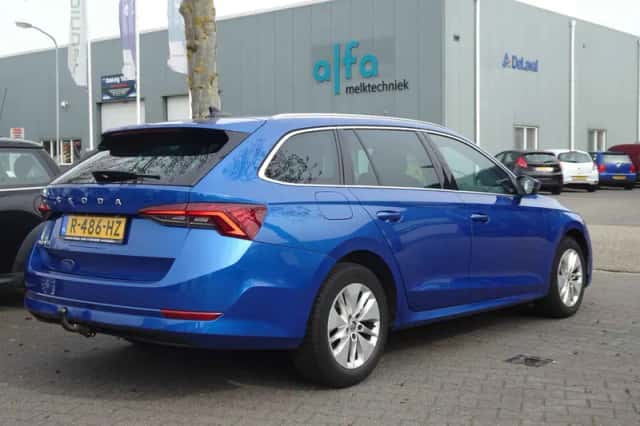Škoda Octavia (2022) thumbnail 2