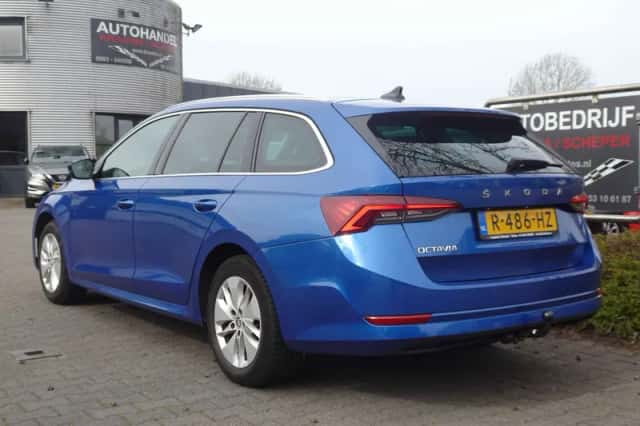 Škoda Octavia (2022) thumbnail 3