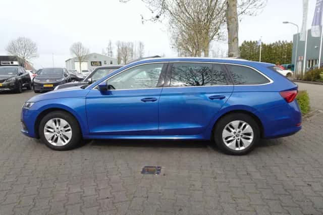 Škoda Octavia (2022) thumbnail 5