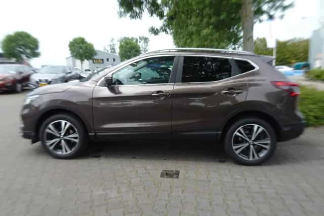 Nissan Qashqai (2017) thumbnail 5
