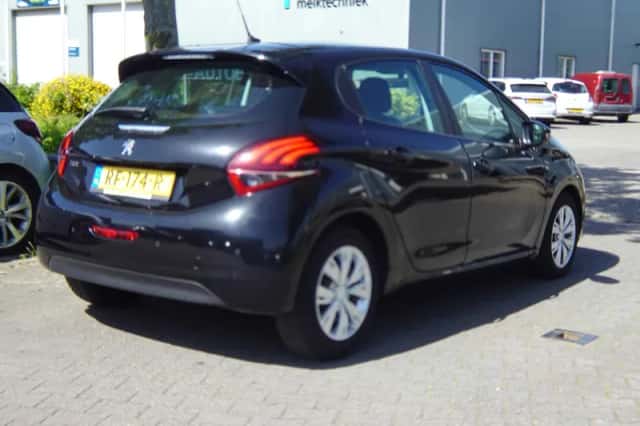 Peugeot 208 (2017) thumbnail 2