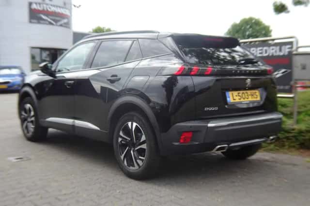 Peugeot 2008 (2021) thumbnail 3
