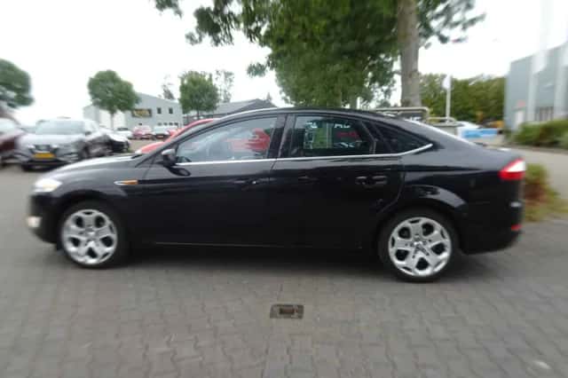 Ford Mondeo (2010) thumbnail 5