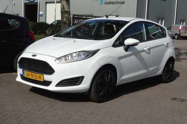 Ford Fiesta (2016) thumbnail 4
