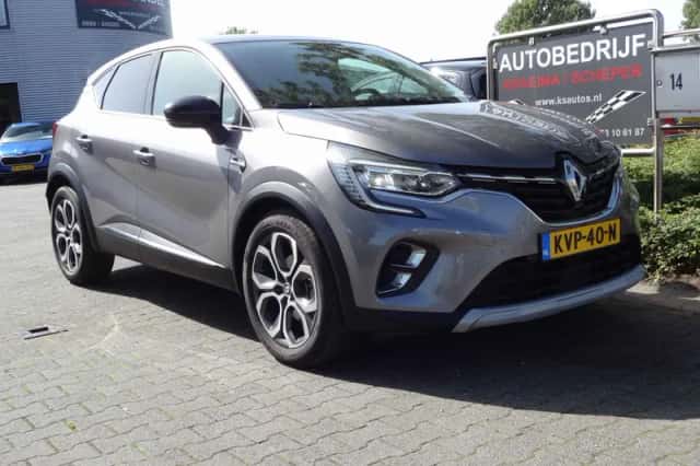 Renault Captur (2023) thumbnail 1