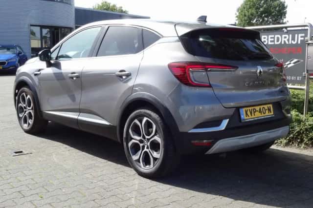 Renault Captur (2023) thumbnail 3