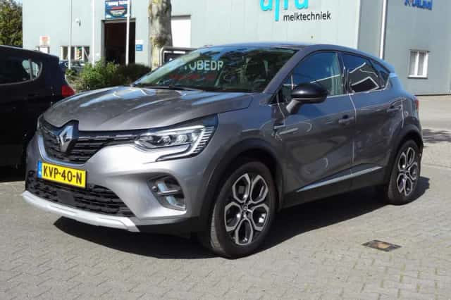 Renault Captur (2023) thumbnail 4