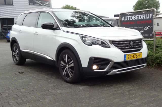 Peugeot 5008 (2018) thumbnail 1