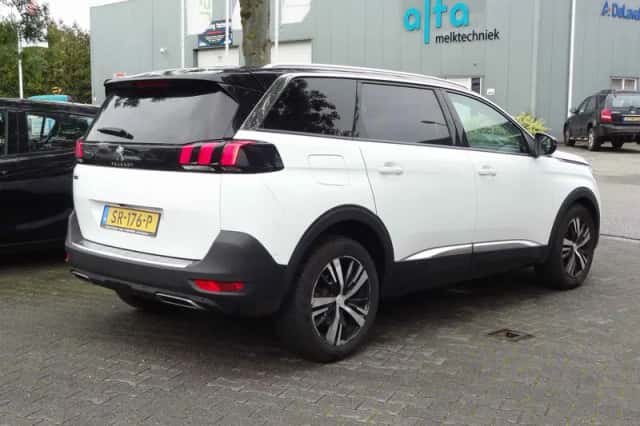 Peugeot 5008 (2018) thumbnail 2