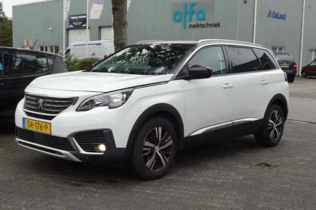 Peugeot 5008 (2018) thumbnail 4