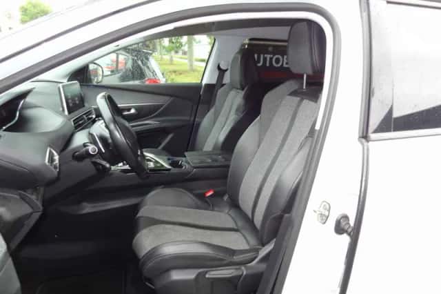 Peugeot 5008 (2018) thumbnail 6