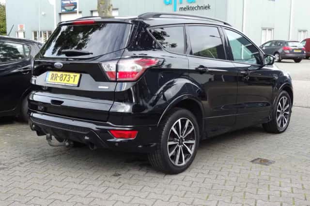 Ford Kuga (2018) thumbnail 2