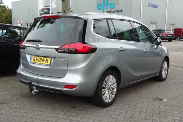 Opel Zafira (2015) thumbnail 2