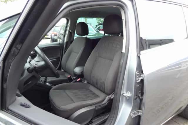 Opel Zafira (2015) thumbnail 6