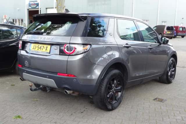 Land Rover Discovery Sport (2016) thumbnail 2
