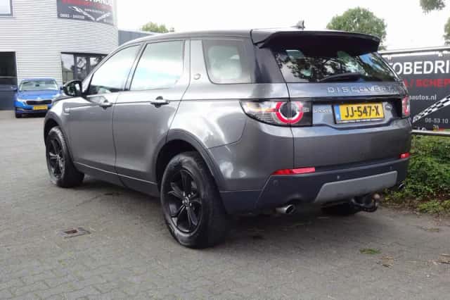 Land Rover Discovery Sport (2016) thumbnail 3