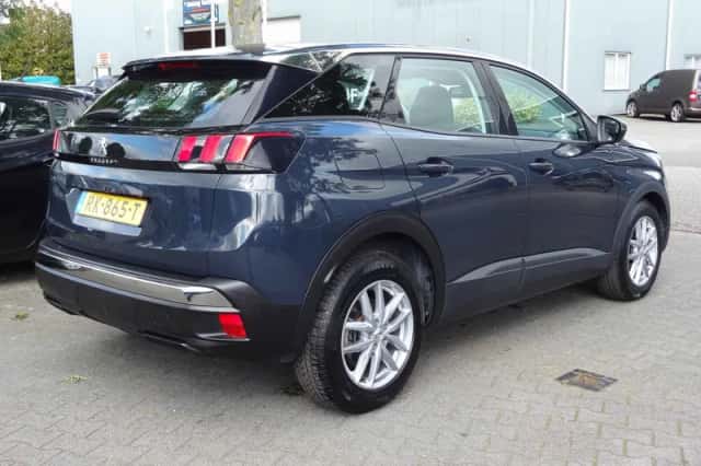 Peugeot 3008 (2018) thumbnail 2