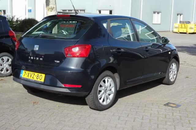SEAT Ibiza (2014) thumbnail 2
