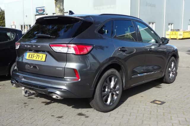 Ford Kuga (2022) thumbnail 2
