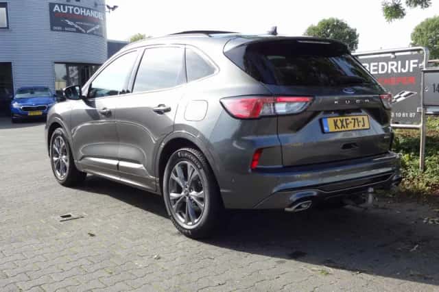 Ford Kuga (2022) thumbnail 3