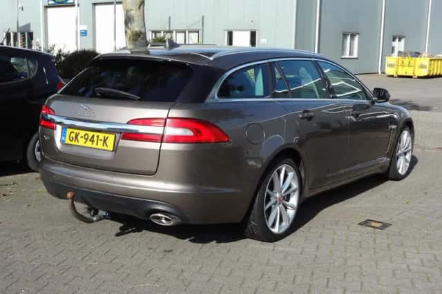Jaguar XF (2015) thumbnail 2