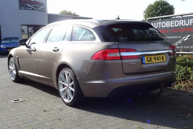 Jaguar XF (2015) thumbnail 3