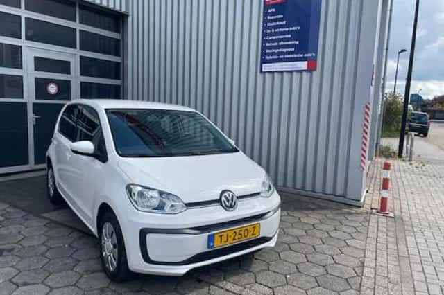 Volkswagen Up! (2018) thumbnail 1