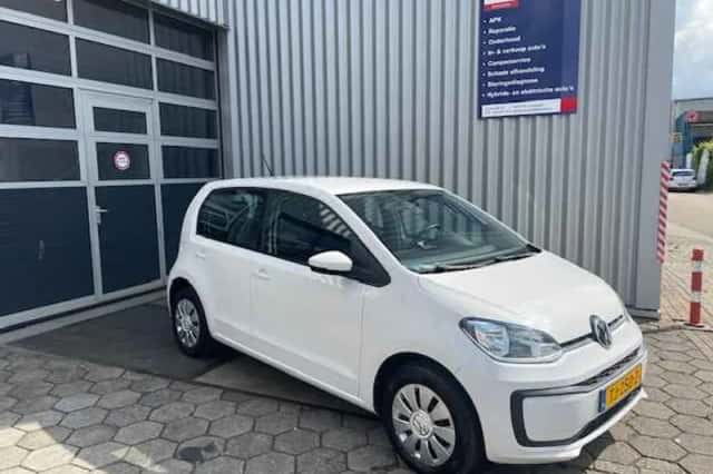 Volkswagen Up! (2018) thumbnail 2