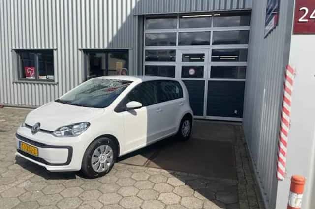 Volkswagen Up! (2018) thumbnail 3