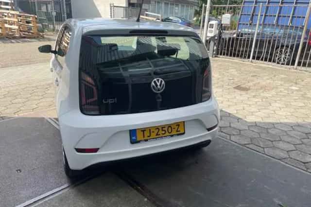 Volkswagen Up! (2018) thumbnail 4