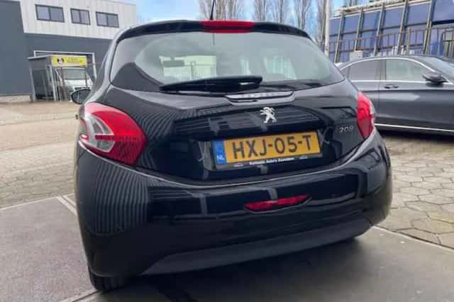 Peugeot 208 (2014) thumbnail 6