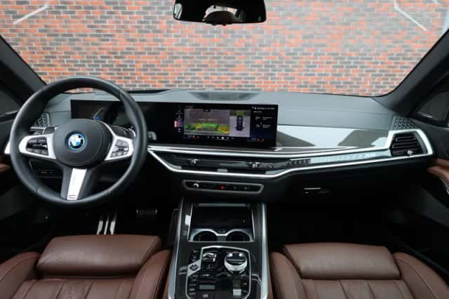 BMW X5 (2023) thumbnail 4