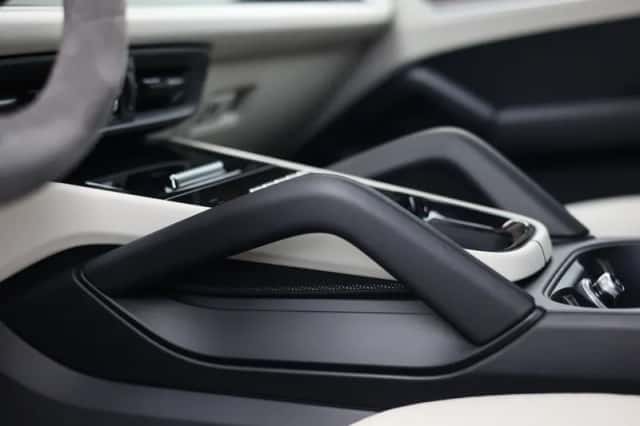 Porsche Cayenne (2023) thumbnail 6