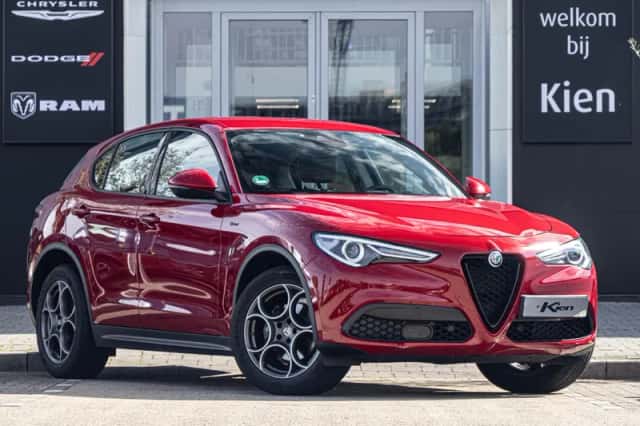 Alfa Romeo Stelvio (2021) thumbnail 1