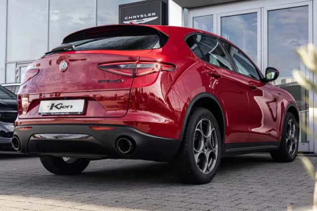 Alfa Romeo Stelvio (2021) thumbnail 4