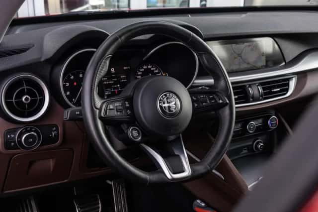Alfa Romeo Stelvio (2021) thumbnail 6
