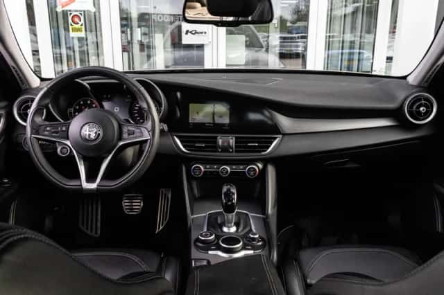 Alfa Romeo Giulia (2020) thumbnail 2