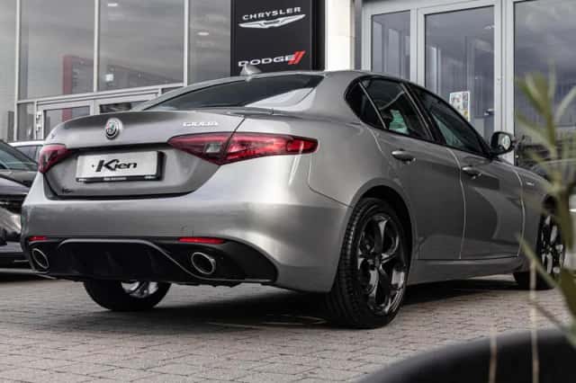 Alfa Romeo Giulia (2020) thumbnail 4