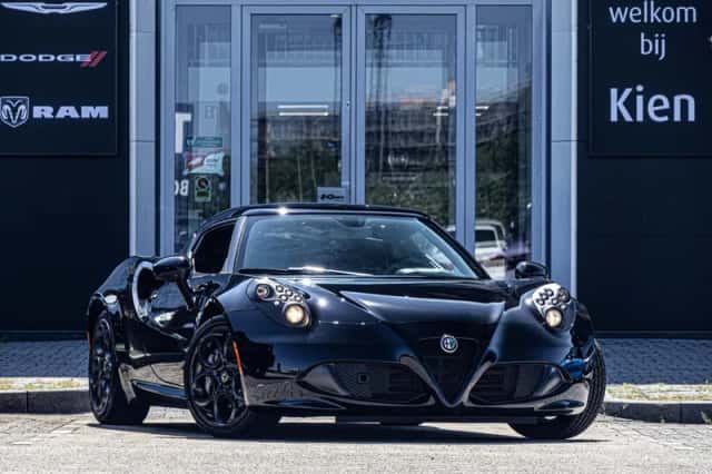 Alfa Romeo 4C (2016) thumbnail 1