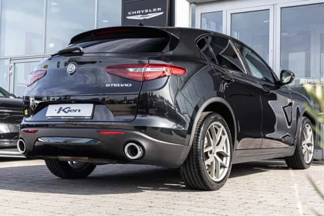 Alfa Romeo Stelvio (2020) thumbnail 5