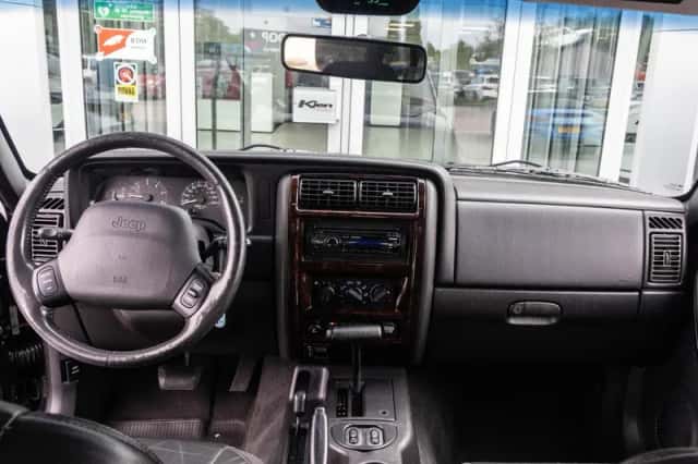 Jeep Cherokee (1999) thumbnail 2