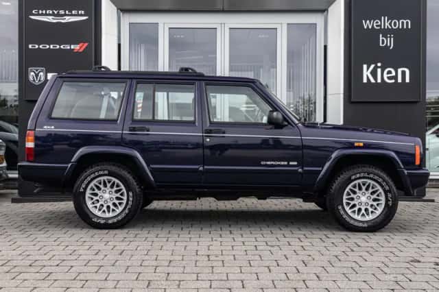 Jeep Cherokee (1999) thumbnail 3