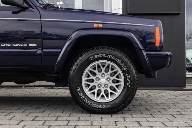 Jeep Cherokee (1999) thumbnail 5