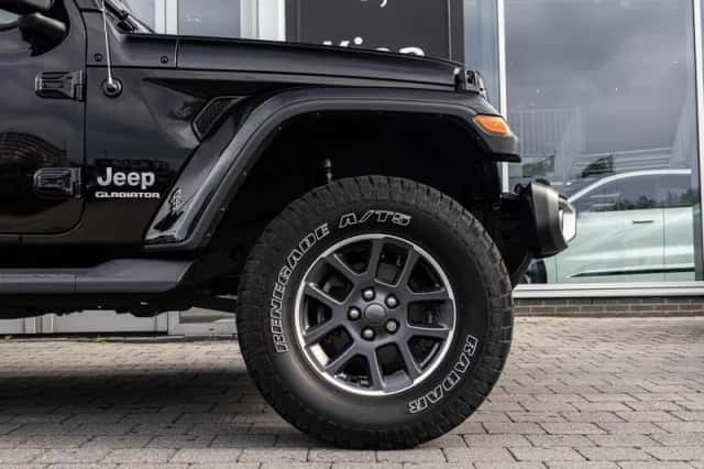 Jeep Gladiator (2019) thumbnail 4