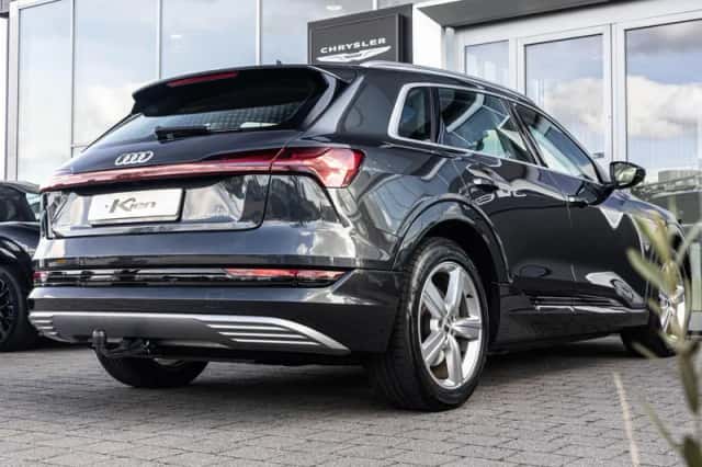 Audi e-tron (2019) thumbnail 5