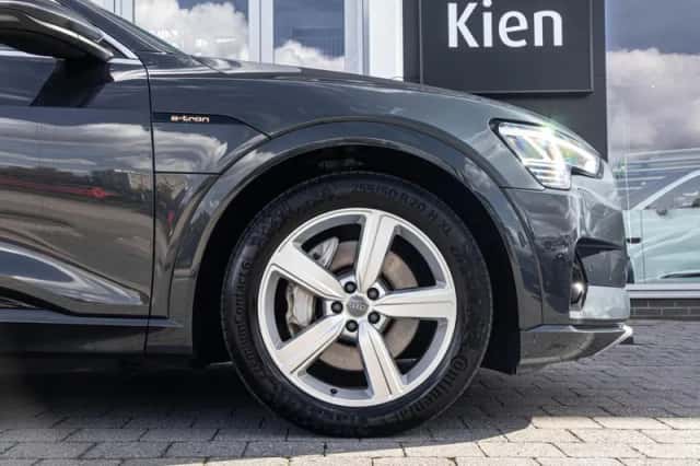 Audi e-tron (2019) thumbnail 6