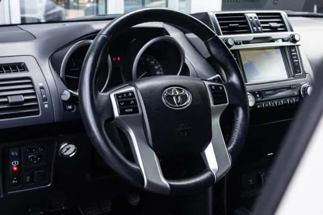 Toyota Land Cruiser (2018) thumbnail 2