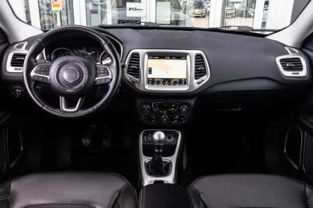 Jeep Compass (2019) thumbnail 2
