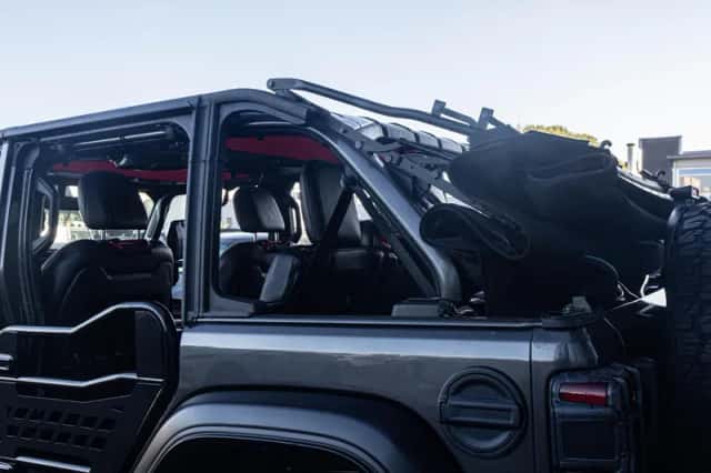 Jeep Wrangler (2019) thumbnail 3