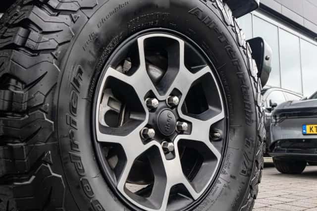 Jeep Wrangler (2019) thumbnail 6